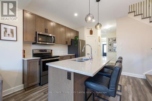 1555 Davenport Crescent, Kingston, ON - Indoor Photo Showing Kitchen With Double Sink With Upgraded Kitchen