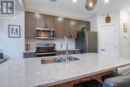 1555 Davenport Crescent, Kingston, ON - Indoor Photo Showing Kitchen With Double Sink With Upgraded Kitchen