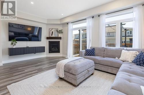 1555 Davenport Crescent, Kingston, ON - Indoor Photo Showing Living Room With Fireplace