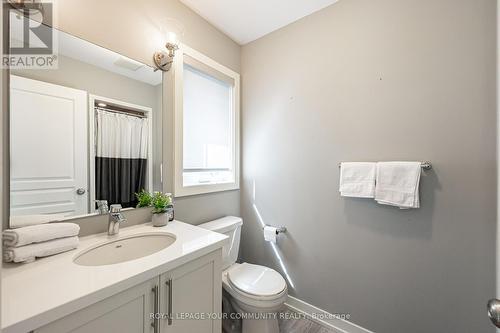 7 Turner Drive, New Tecumseth (Tottenham), ON - Indoor Photo Showing Bathroom