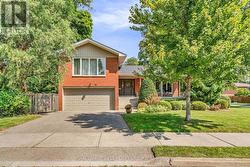 21 BOXBURY ROAD  Toronto (Markland Wood), ON M9C 2W3