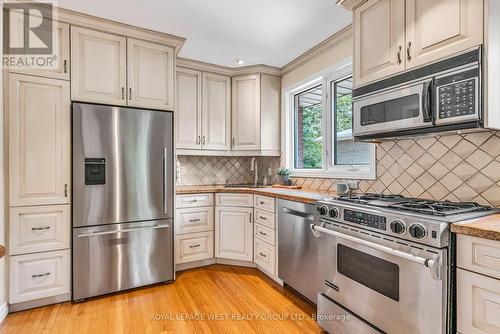 21 Boxbury Road, Toronto (Markland Wood), ON - Indoor Photo Showing Kitchen With Upgraded Kitchen