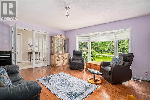 313 Noonan Side Road, Perth, ON - Indoor Photo Showing Living Room