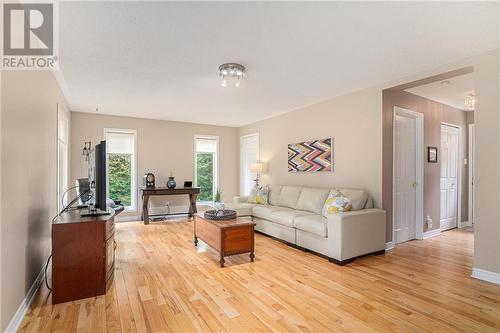 313 Noonan Side Road, Perth, ON - Indoor Photo Showing Living Room