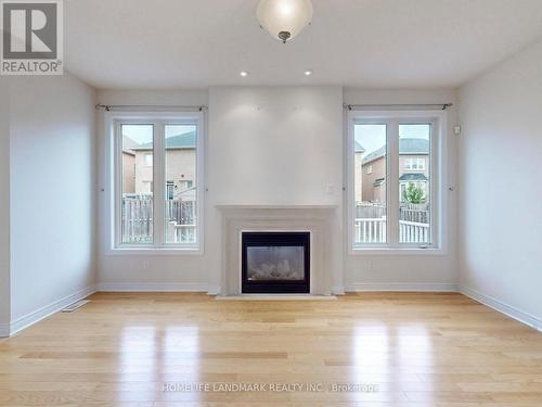 23 Greenbury Court, Whitchurch-Stouffville, ON - Indoor Photo Showing Living Room With Fireplace