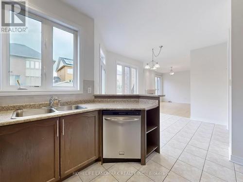 23 Greenbury Court, Whitchurch-Stouffville, ON - Indoor Photo Showing Kitchen With Double Sink