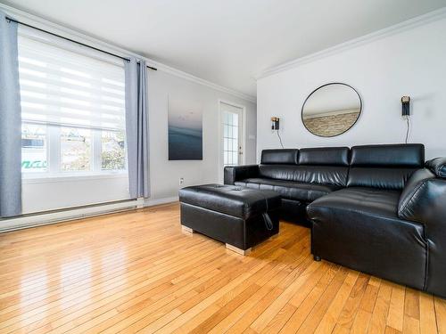 Living room - 253 Av. Du Plateau, Donnacona, QC - Indoor Photo Showing Living Room