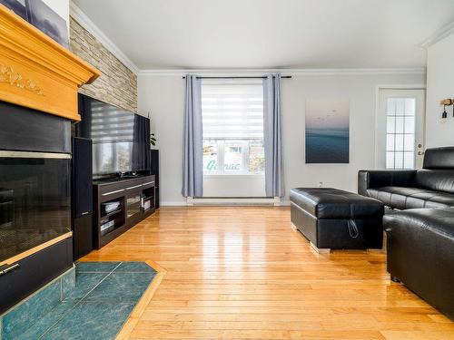 Living room - 253 Av. Du Plateau, Donnacona, QC - Indoor Photo Showing Living Room