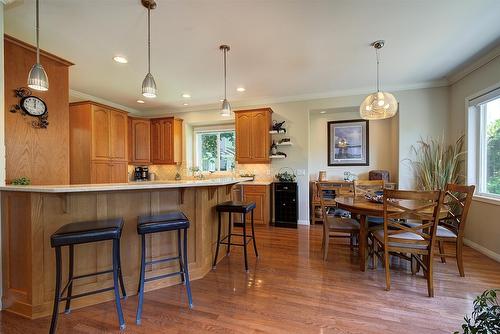 211-665 Cook Road, Kelowna, BC - Indoor Photo Showing Dining Room