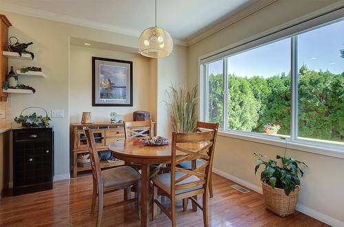 211-665 Cook Road, Kelowna, BC - Indoor Photo Showing Dining Room