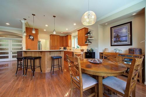 211-665 Cook Road, Kelowna, BC - Indoor Photo Showing Dining Room