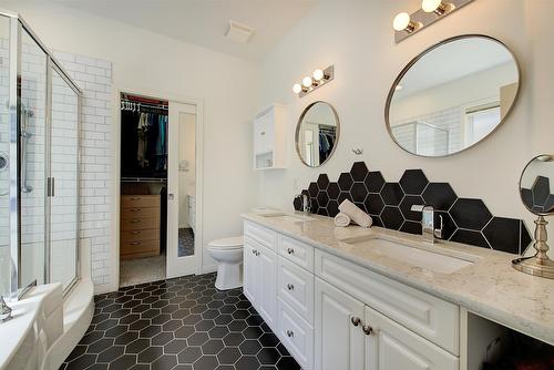 211-665 Cook Road, Kelowna, BC - Indoor Photo Showing Bathroom