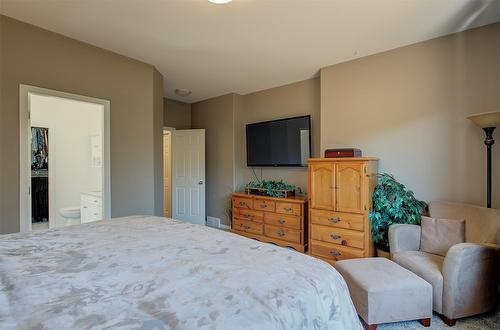 211-665 Cook Road, Kelowna, BC - Indoor Photo Showing Bedroom