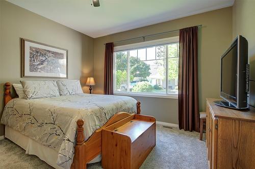 211-665 Cook Road, Kelowna, BC - Indoor Photo Showing Bedroom