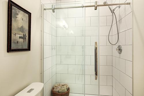 211-665 Cook Road, Kelowna, BC - Indoor Photo Showing Bathroom