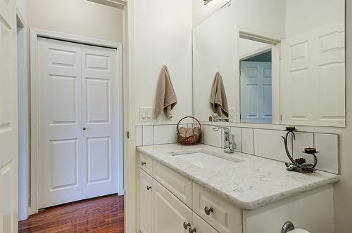 211-665 Cook Road, Kelowna, BC - Indoor Photo Showing Bathroom