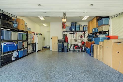 211-665 Cook Road, Kelowna, BC - Indoor Photo Showing Garage