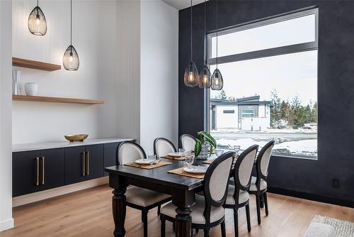 10255 Beacon Hill Drive, Lake Country, BC - Indoor Photo Showing Dining Room