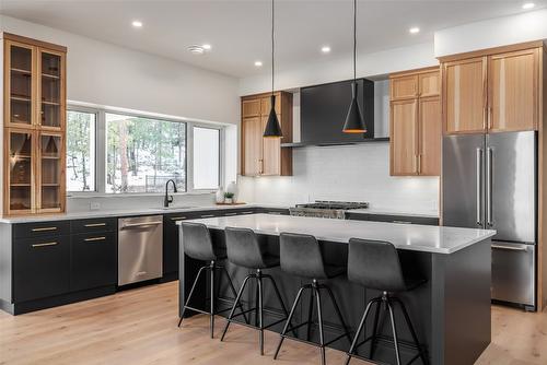 10255 Beacon Hill Drive, Lake Country, BC - Indoor Photo Showing Kitchen With Stainless Steel Kitchen With Upgraded Kitchen