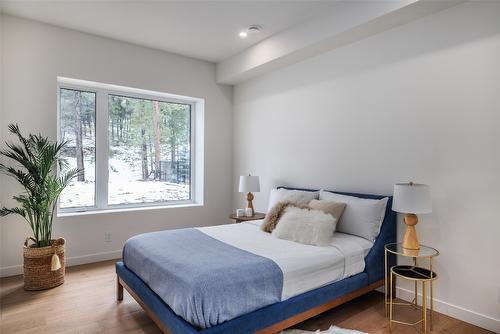 10255 Beacon Hill Drive, Lake Country, BC - Indoor Photo Showing Bedroom