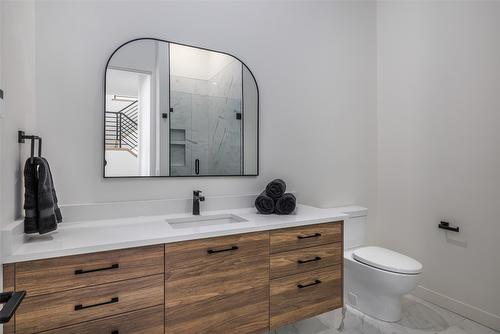 10255 Beacon Hill Drive, Lake Country, BC - Indoor Photo Showing Bathroom