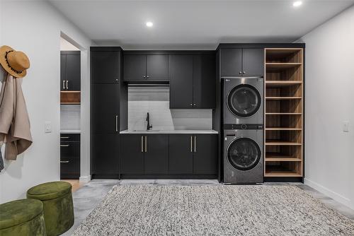 10255 Beacon Hill Drive, Lake Country, BC - Indoor Photo Showing Laundry Room