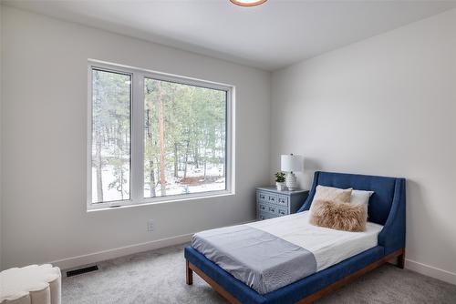 10255 Beacon Hill Drive, Lake Country, BC - Indoor Photo Showing Bedroom