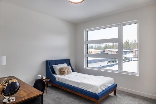 10255 Beacon Hill Drive, Lake Country, BC - Indoor Photo Showing Bedroom