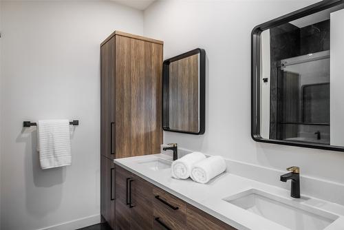 10255 Beacon Hill Drive, Lake Country, BC - Indoor Photo Showing Bathroom