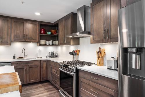 202-529 Truswell Road, Kelowna, BC - Indoor Photo Showing Kitchen With Upgraded Kitchen