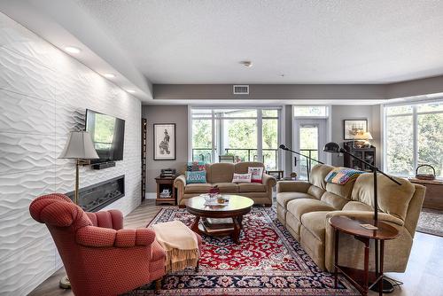 202-529 Truswell Road, Kelowna, BC - Indoor Photo Showing Living Room With Fireplace