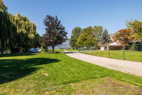 202-529 Truswell Road, Kelowna, BC - Outdoor