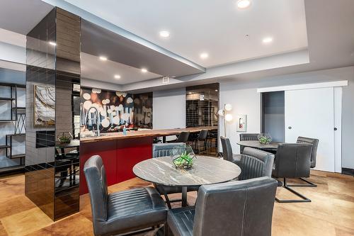 202-529 Truswell Road, Kelowna, BC - Indoor Photo Showing Dining Room