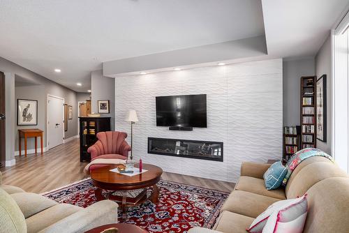 202-529 Truswell Road, Kelowna, BC - Indoor Photo Showing Living Room With Fireplace