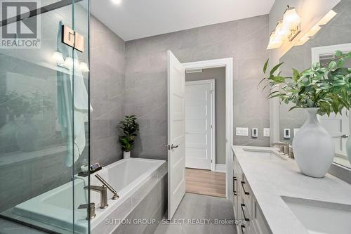 1001 - 460 Callaway Road, London, ON - Indoor Photo Showing Bathroom