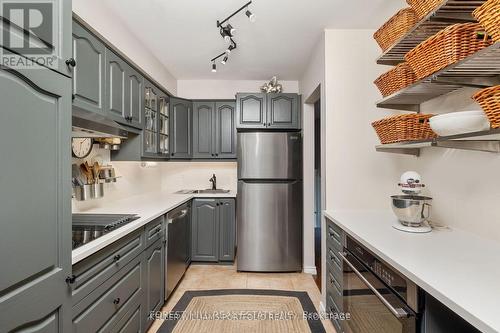 1 - 600 Silver Creek Boulevard, Mississauga, ON - Indoor Photo Showing Kitchen With Stainless Steel Kitchen