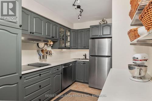 1 - 600 Silver Creek Boulevard, Mississauga, ON - Indoor Photo Showing Kitchen With Stainless Steel Kitchen