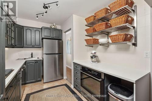 1 - 600 Silver Creek Boulevard, Mississauga, ON - Indoor Photo Showing Kitchen With Stainless Steel Kitchen