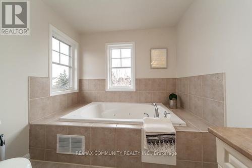 2 Dulverton Drive, Brampton (Northwest Brampton), ON - Indoor Photo Showing Bathroom