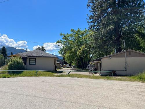 1370 Columbia Avenue, South Castlegar, BC - Outdoor