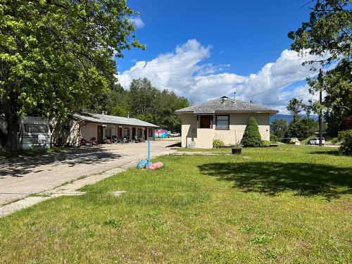 1370 Columbia Avenue, South Castlegar, BC - Outdoor