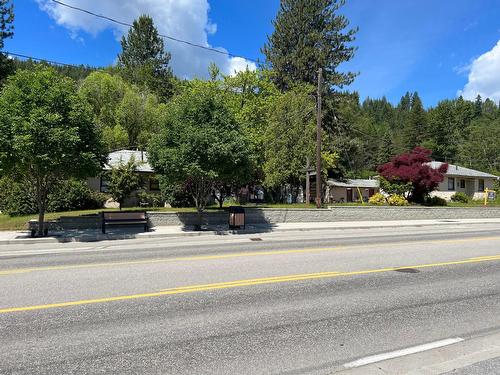 1370 Columbia Avenue, South Castlegar, BC - Outdoor