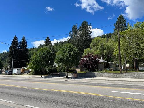 1370 Columbia Avenue, South Castlegar, BC - Outdoor