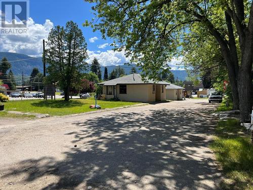 1370 Columbia Avenue, Castlegar, BC - Outdoor