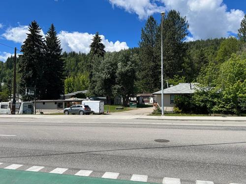 1370 Columbia Avenue, South Castlegar, BC - Outdoor