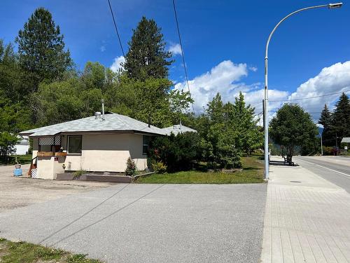 1370 Columbia Avenue, South Castlegar, BC - Outdoor