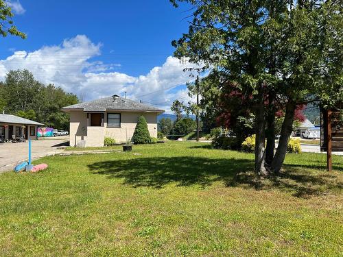 1370 Columbia Avenue, South Castlegar, BC - Outdoor