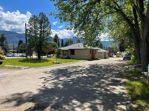 1370 Columbia Avenue, South Castlegar, BC - Outdoor