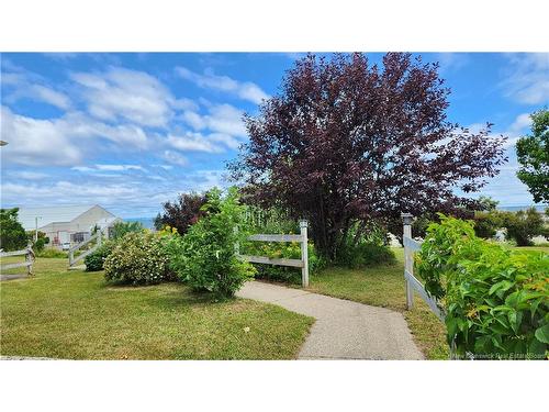 37 St-Pierre E Blvd, Caraquet, NB 