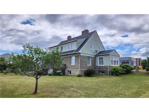 37 St-Pierre E Blvd, Caraquet, NB 